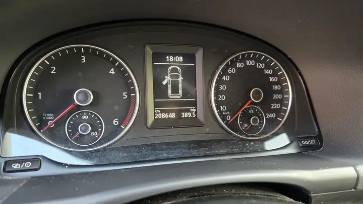 Volkswagen Touran 2015 photo 2