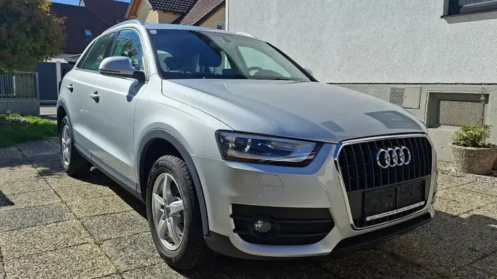Audi Q3 2012 photo 2