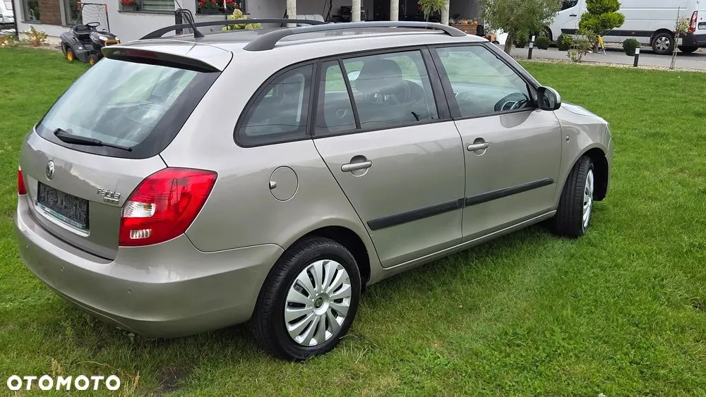 Skoda Fabia 2009 photo 3