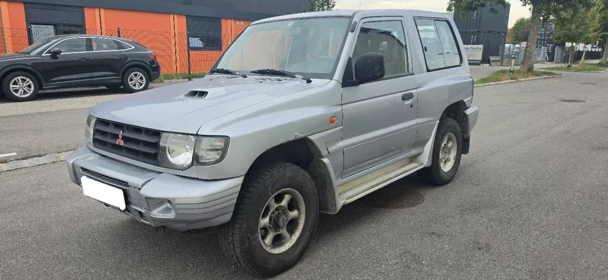 Mitsubishi Pajero 2004 photo 2