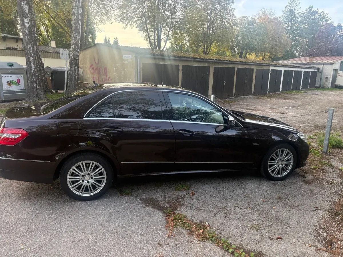 Mercedes-Benz E-Class 2010 photo 2