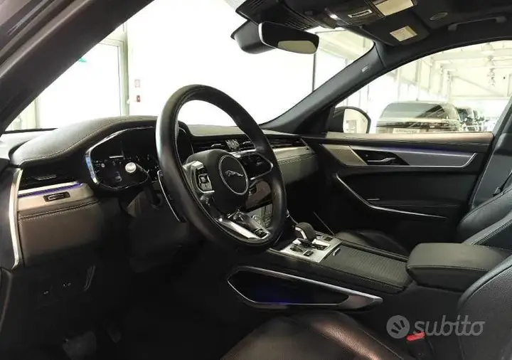 Jaguar F-Pace 2023 photo 2