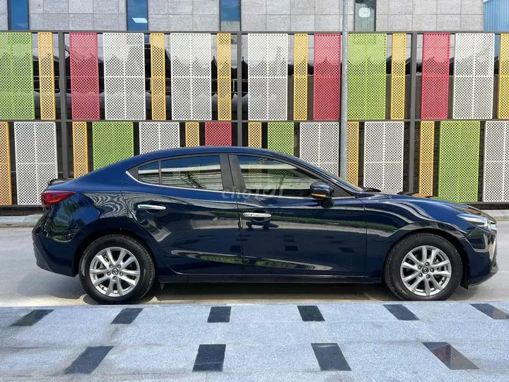 Mazda 3 2018 photo 3