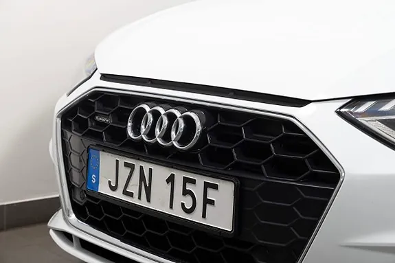 Audi A4 2023 photo 3