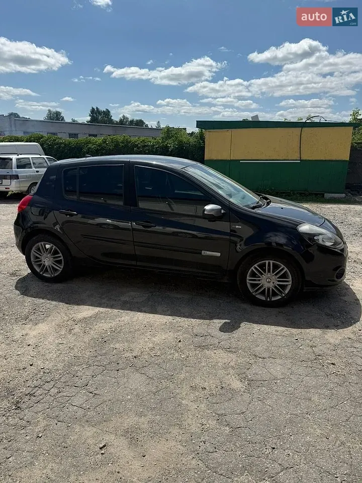 Renault Clio 2012 photo 2