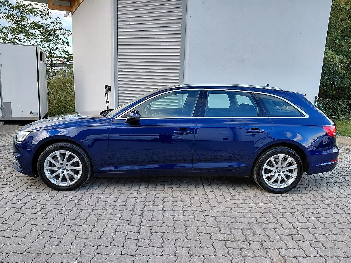 Audi A4 2019 photo 2