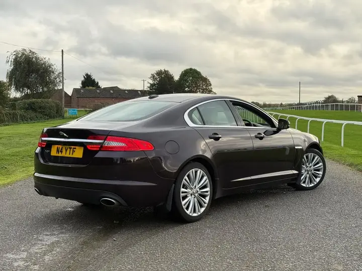 Jaguar Xf 2012 photo 2