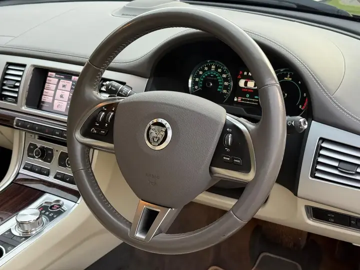 Jaguar Xf 2012 photo 5