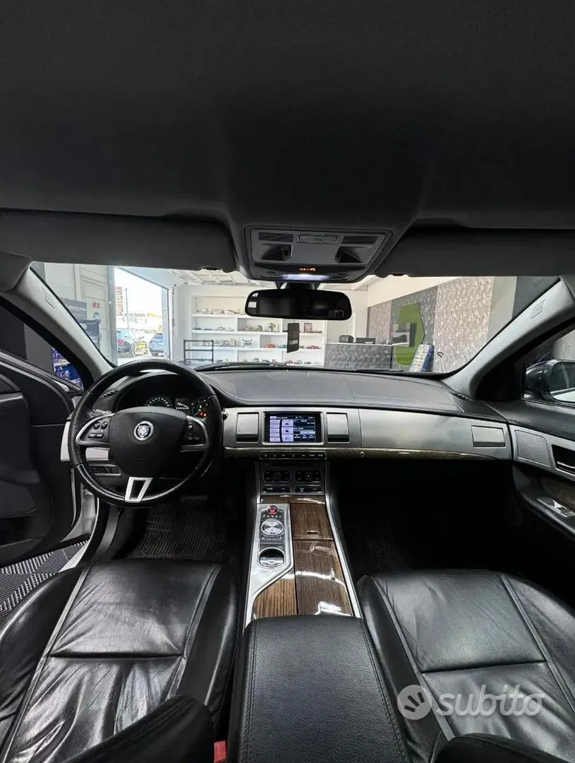 Jaguar Xf 2012 photo 3