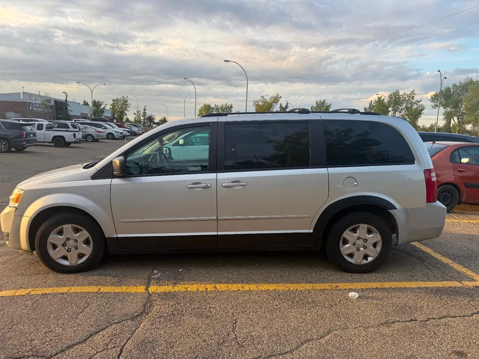 Dodge Grand Caravan 2010 photo 3