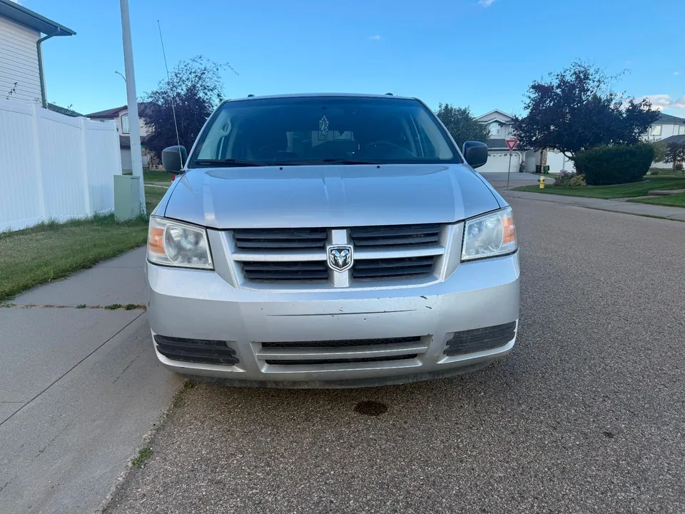 Dodge Grand Caravan 2010 photo 2
