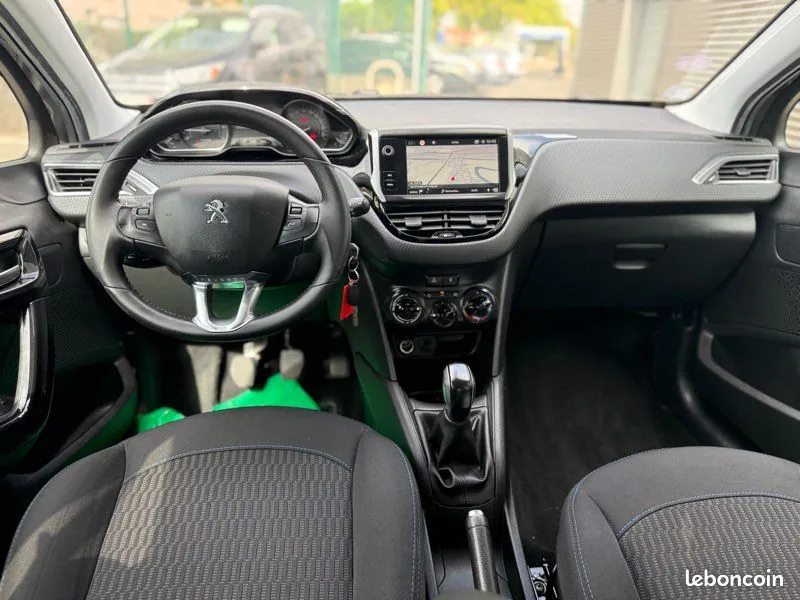 Peugeot 208 2019 photo 3