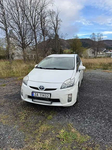 Toyota Prius 2011 photo 2