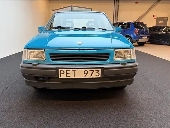 Opel Corsa 1993 photo 2