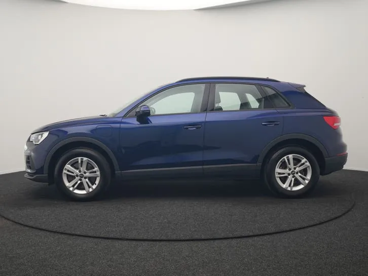 Audi Q3 2022 photo 2