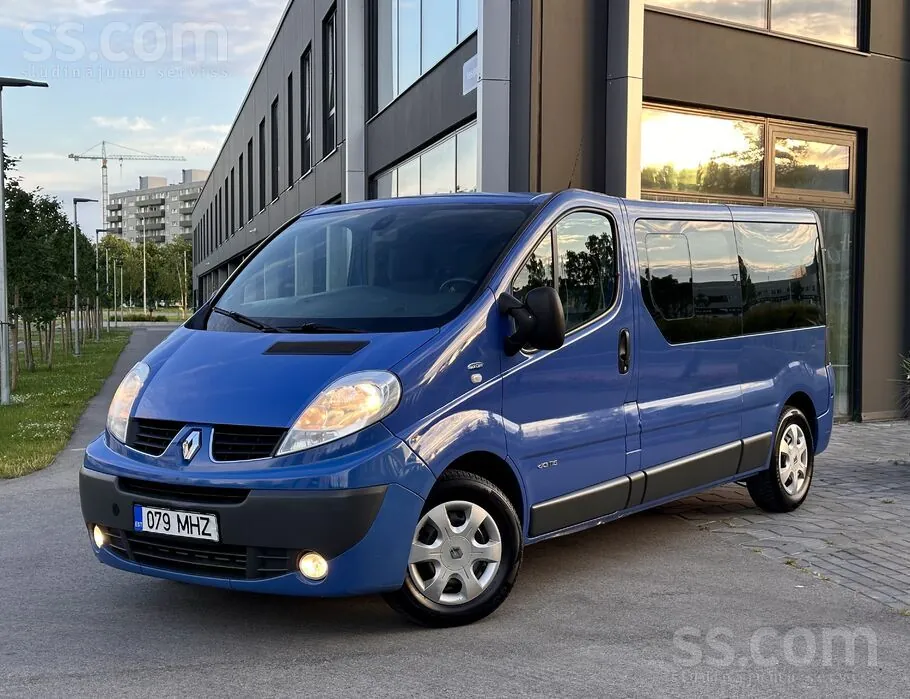Renault Trafic 2012 photo 2