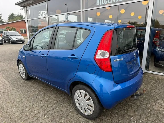 Suzuki Splash 2011 photo 2