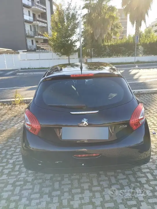Peugeot 208 2015 photo 2