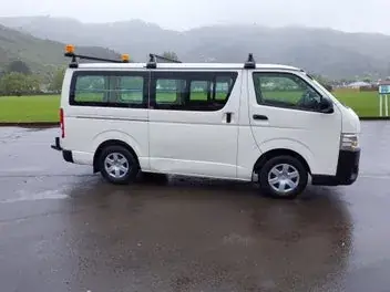 Toyota Hiace 2017 photo 3