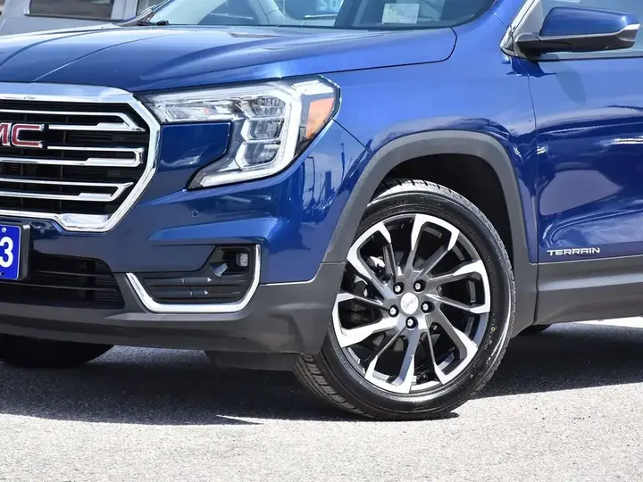 GMC Terrain 2023 photo 2