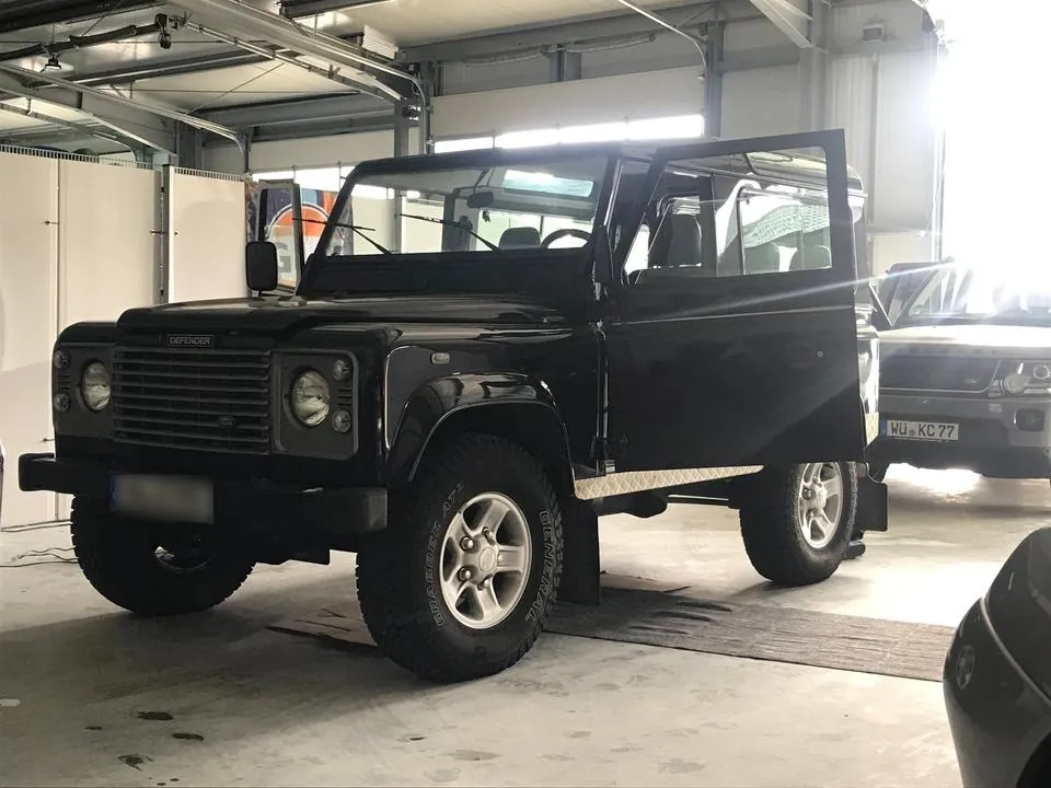 Land Rover Defender 90