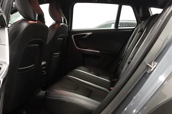 Volvo V60 Cross Country 2018 photo 5