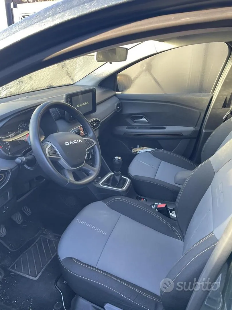 Dacia Sandero 2024 photo 2