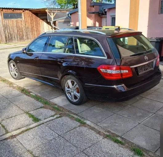Mercedes-Benz E-Class 2010 photo 2