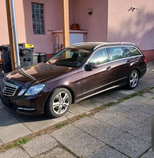 Mercedes-Benz E-Class 2010 photo 3