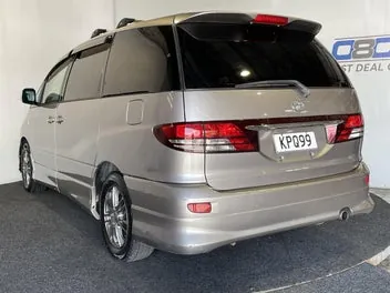 Toyota Estima 2005 photo 5