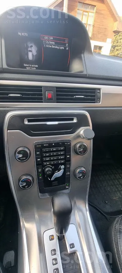 Volvo Xc70 2011 photo 2