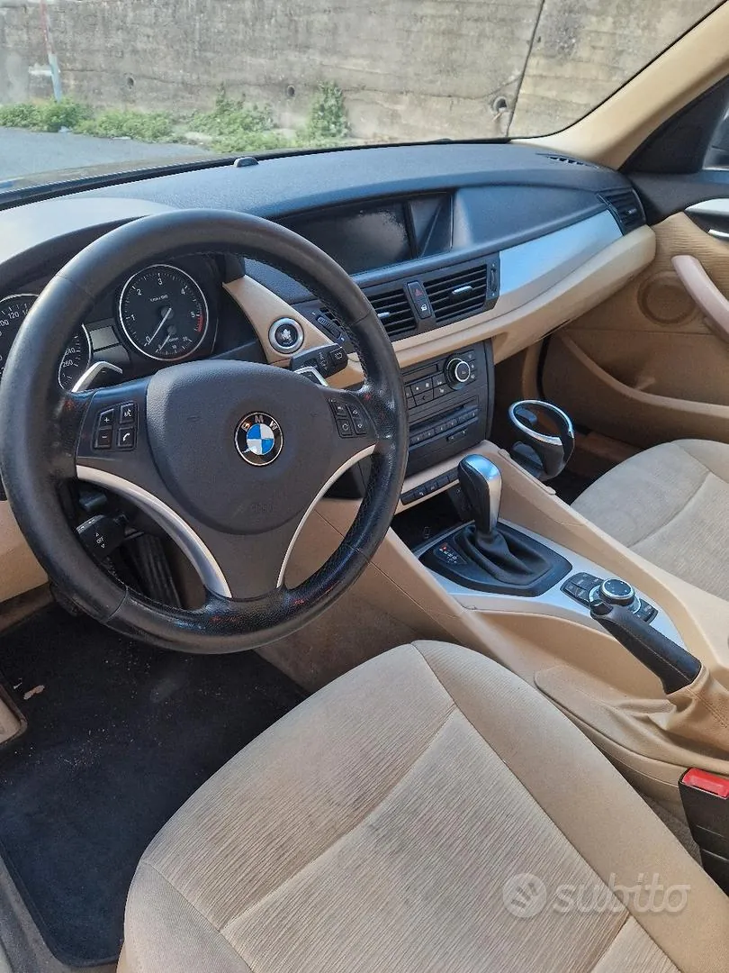BMW X1 2011 photo 2