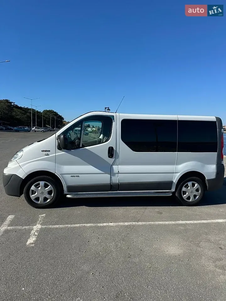Renault Trafic 2012 photo 3