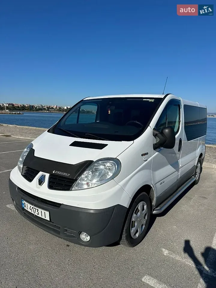 Renault Trafic 2012 photo 2
