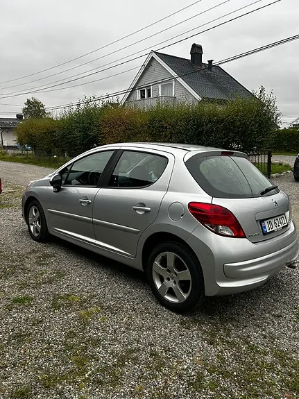 Peugeot 207 2010 photo 4