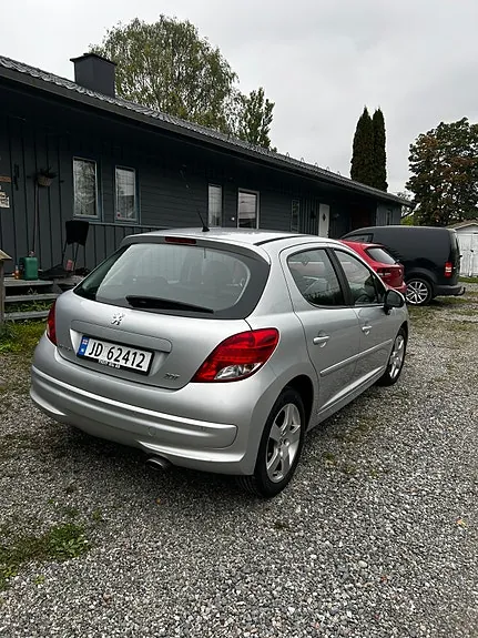 Peugeot 207 2010 photo 3