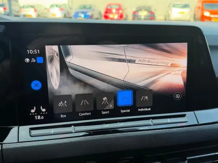 Volkswagen Golf 2022 photo 2