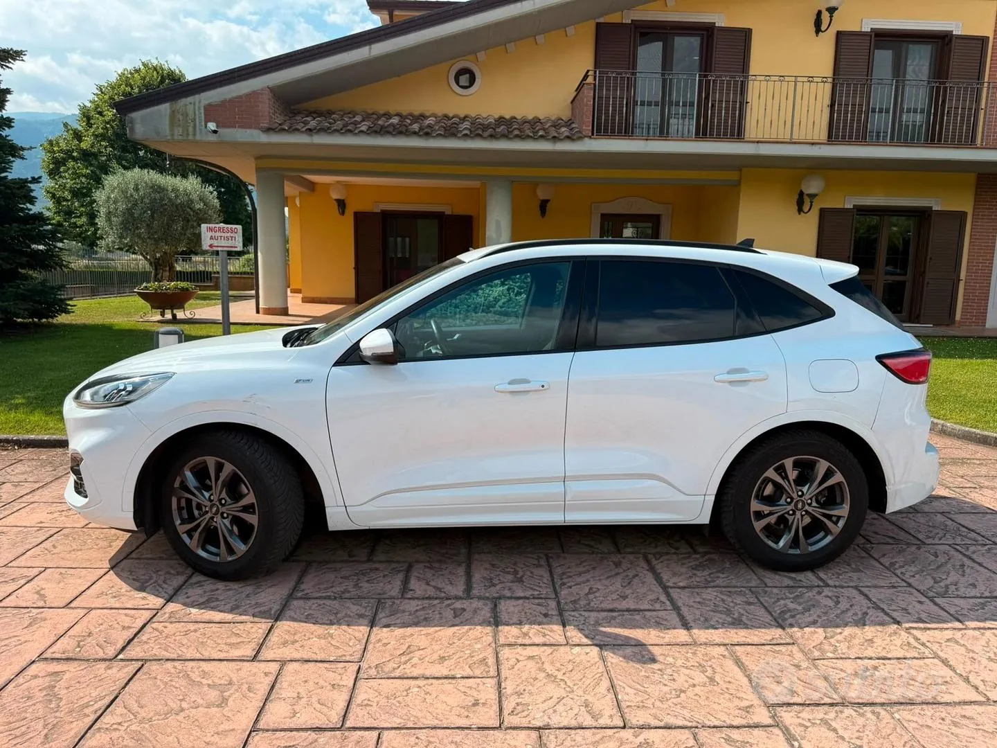 Ford Kuga 2022 photo 2