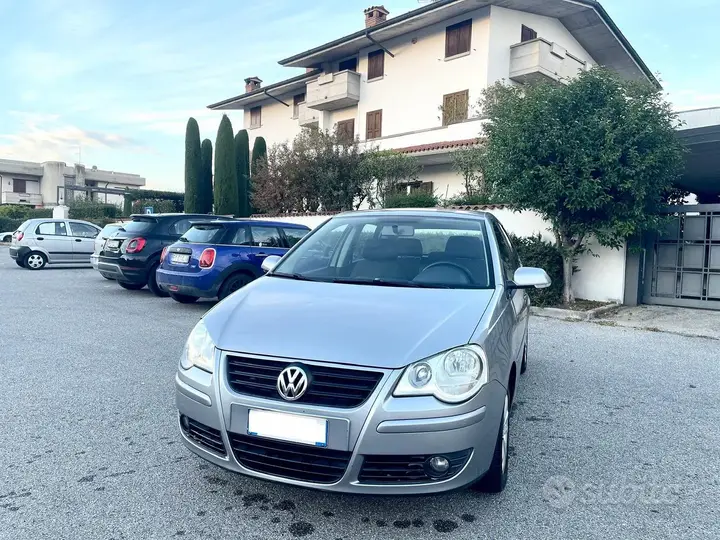Volkswagen Polo 2010 photo 2
