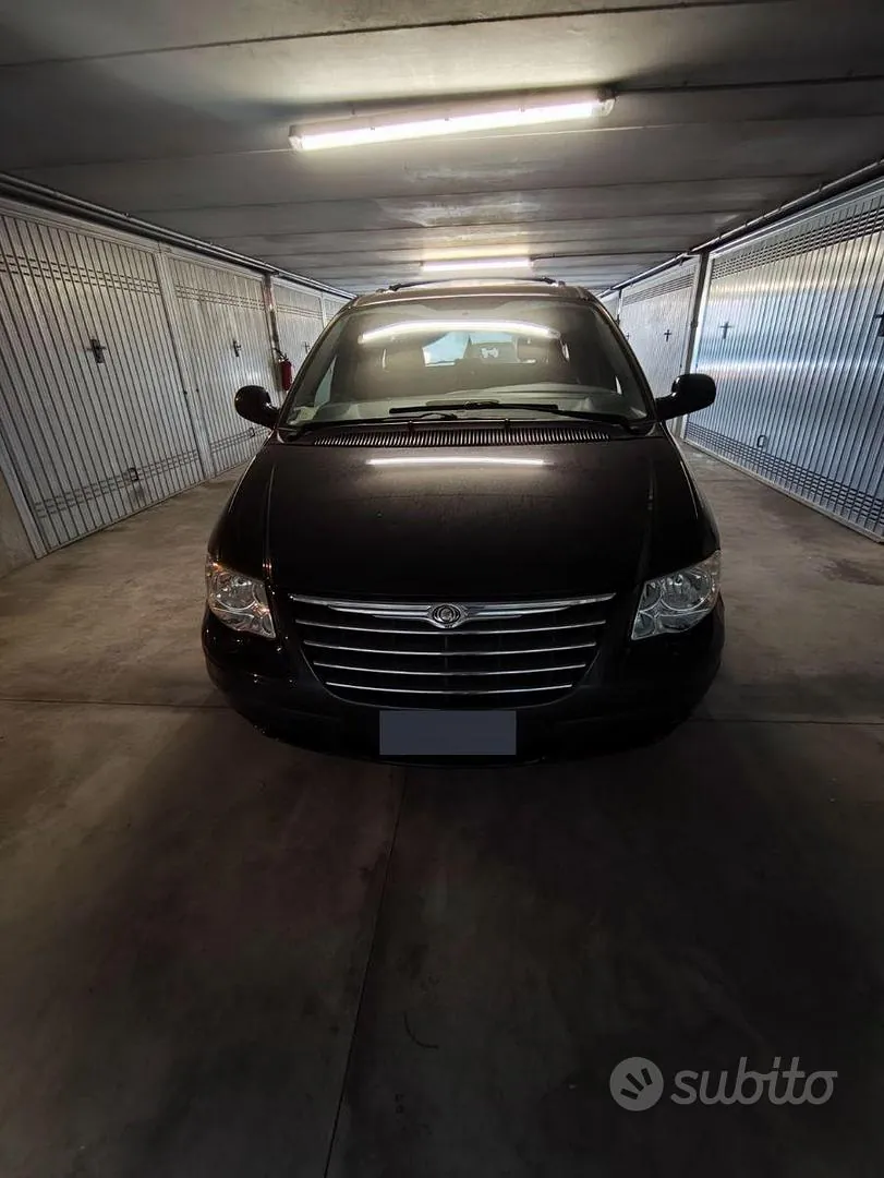 Chrysler Grand Voyager 2007 photo 2