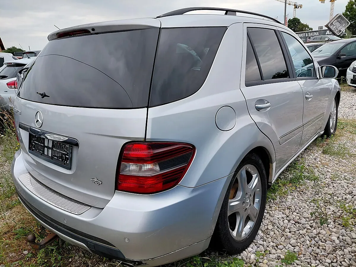 Mercedes-Benz M-Class 2006 photo 3