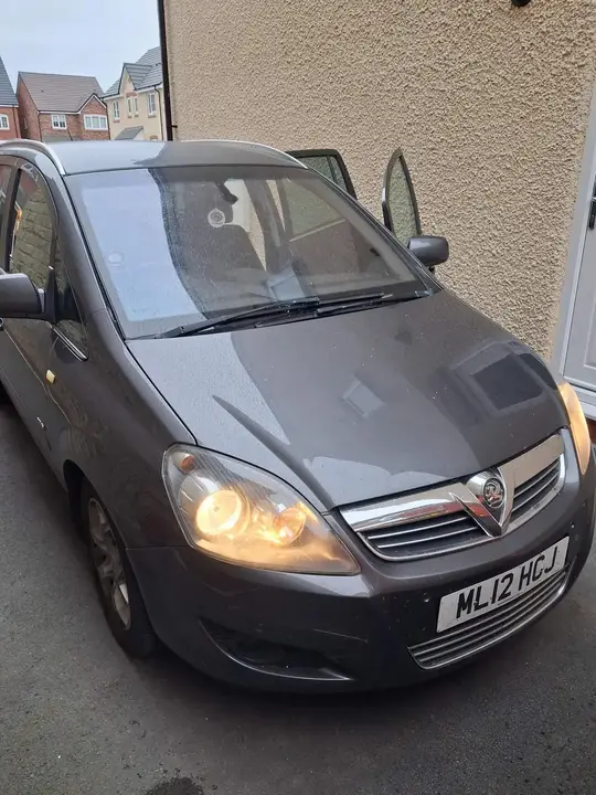 Vauxhall Zafira 2012 photo 2