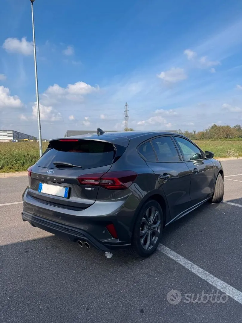 Ford Focus 2022 photo 2