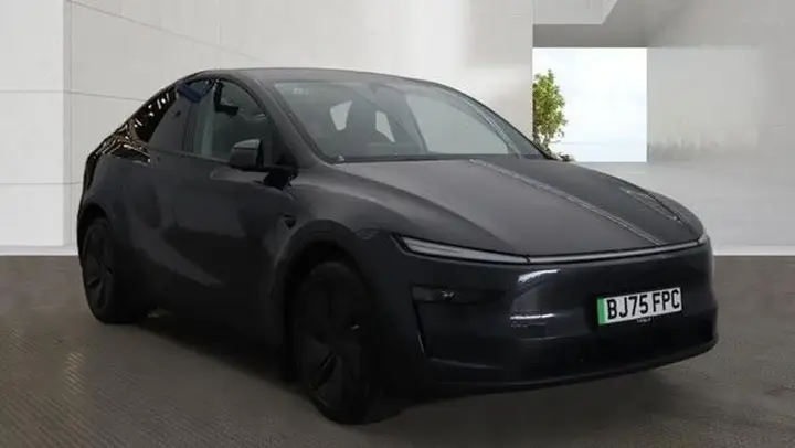 Tesla Model Y 2025 photo 2