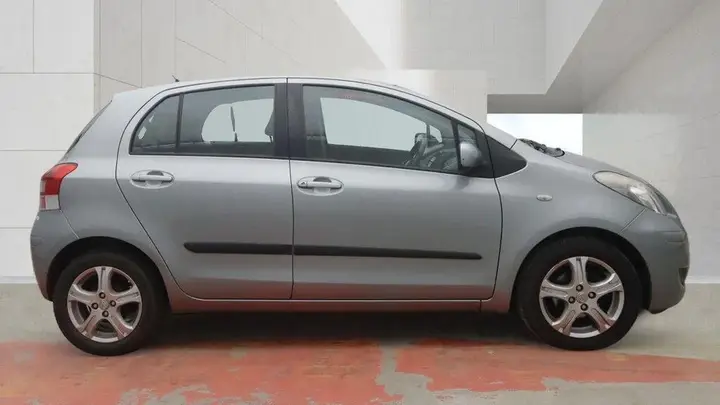 Toyota Yaris 2010 photo 3