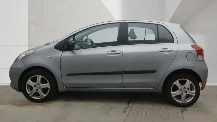 Toyota Yaris 2010 photo 4