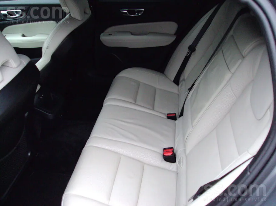 Volvo V60 2020 photo 3