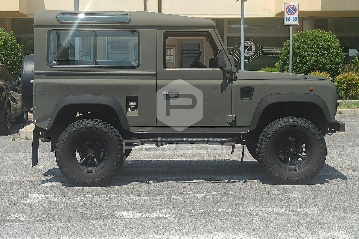Land Rover Defender 1997 photo 4