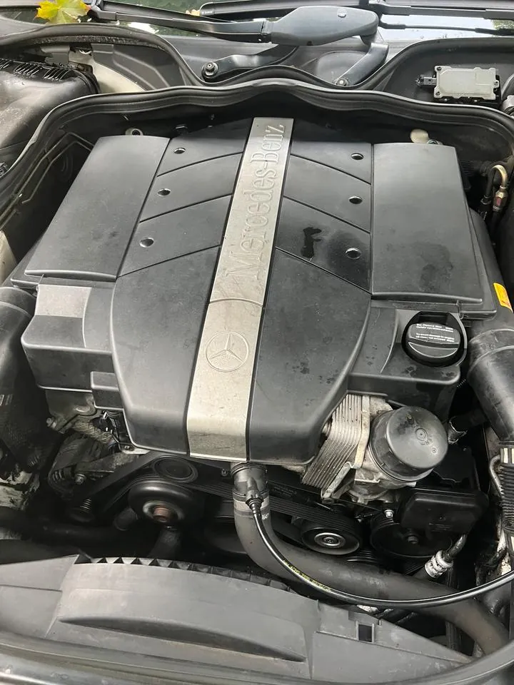 Mercedes-Benz E 240