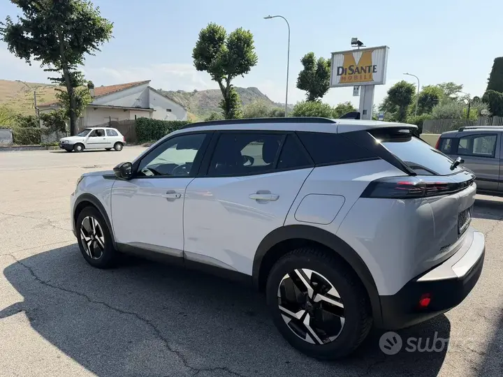 Peugeot 2008 2024 photo 3